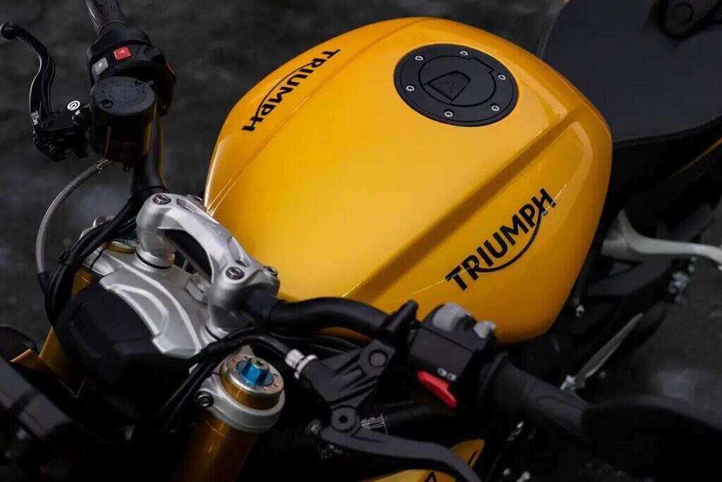 Triumph Speed Triple 1200 RX: roadster visceral ressurgirá em maio