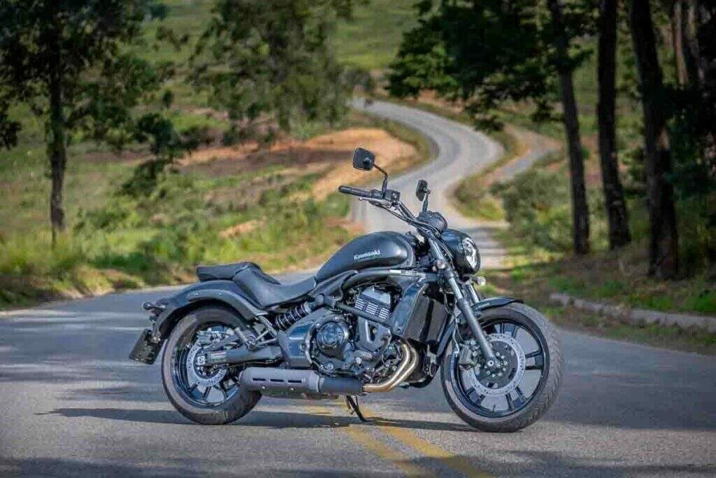 Kawasaki Vulcan S SE 650 2025 é uma custom ágil na cidade e rápida na estrada