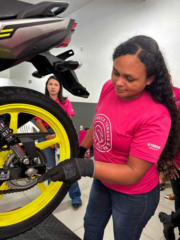 Mecânica Yamaha para mulheres bate recorde e impulsiona poder feminino nas duas rodas