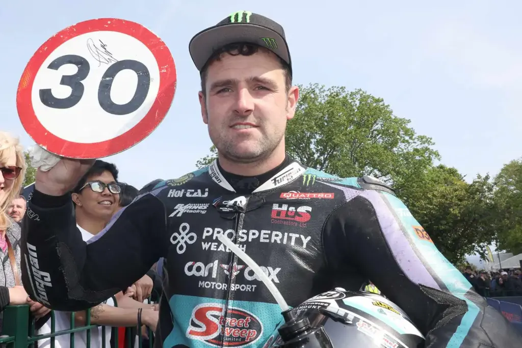 Michael Dunlop desafia a morte para se tornar o maior recordista do TT da Ilha de Man com 31 vitórias