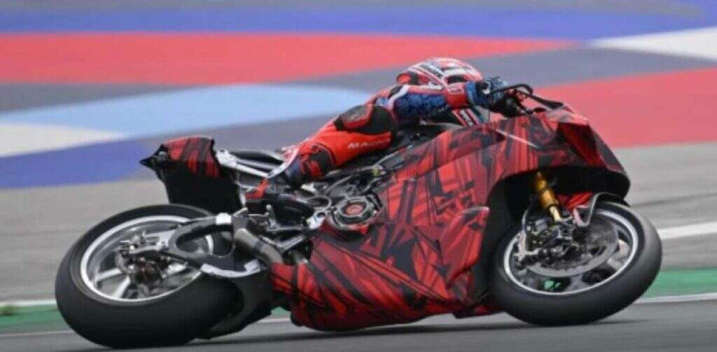Ducati Panigale V4 R 2026: a nova arma italiana para o SBK já está na pista