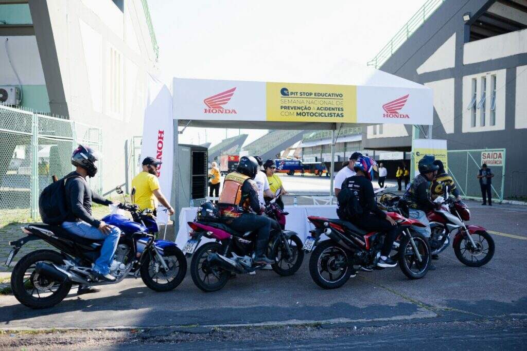 Abraciclo reúne mais de 5 mil motociclistas em pit stops educativos