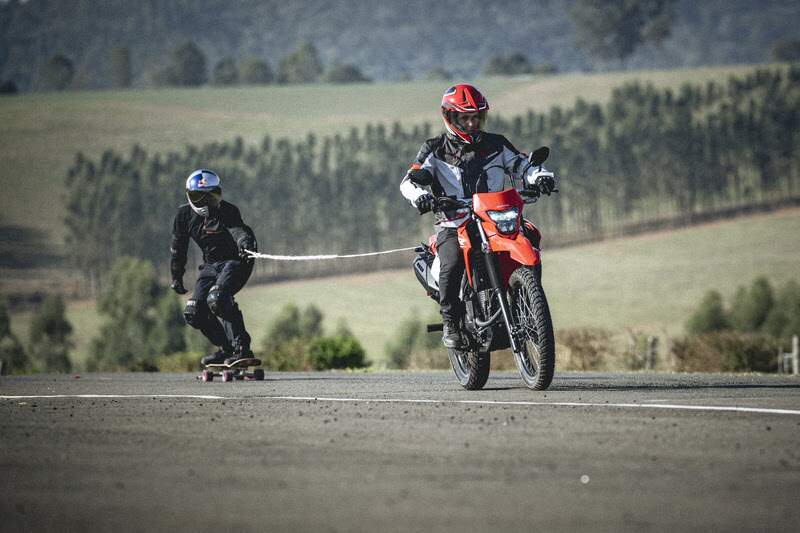 Sandro Dias quebra recorde mundial em megarrampa com apoio da Honda