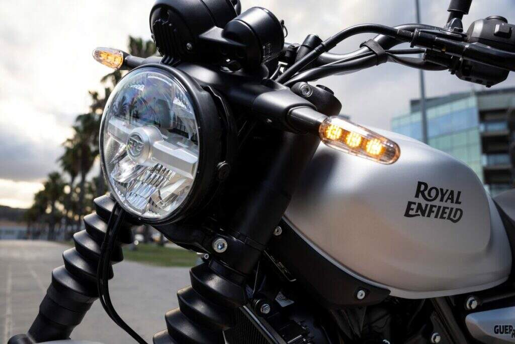 Royal Enfield Guerrilla 450 estreia no Brasil partindo de R$ 28.990
