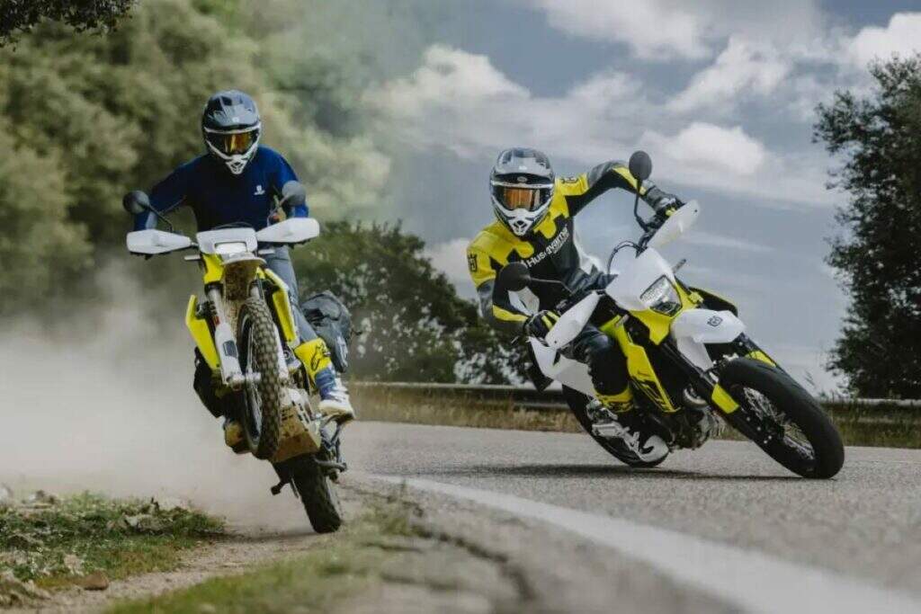 Husqvarna 701 Enduro e 701 Supermoto 2026: motor monocilíndrico mais potente do mundo