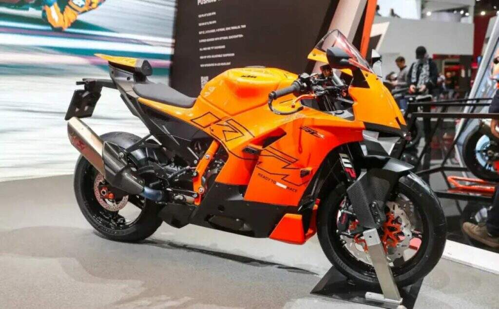 KTM 990 RC R 2026: conheça a laranja mecânica que é a nova referência em Supersport