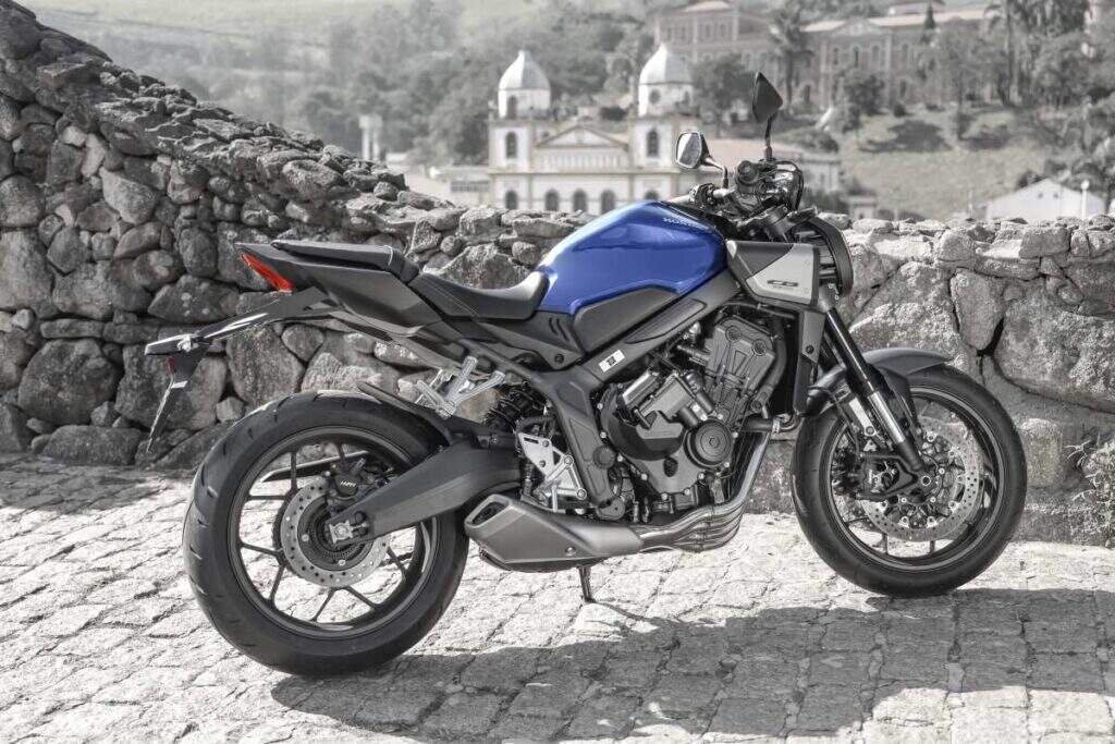 Honda CB 650R E-clutch 2025: a revolução na experiência de pilotagem