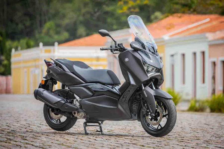 Yamaha XMAX 300 Connected chega renovado e anabolizado para manter a liderança 