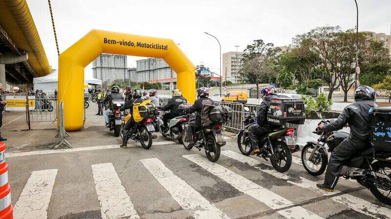 Abraciclo leva conscientização a motociclistas na Semana Nacional de Trânsito