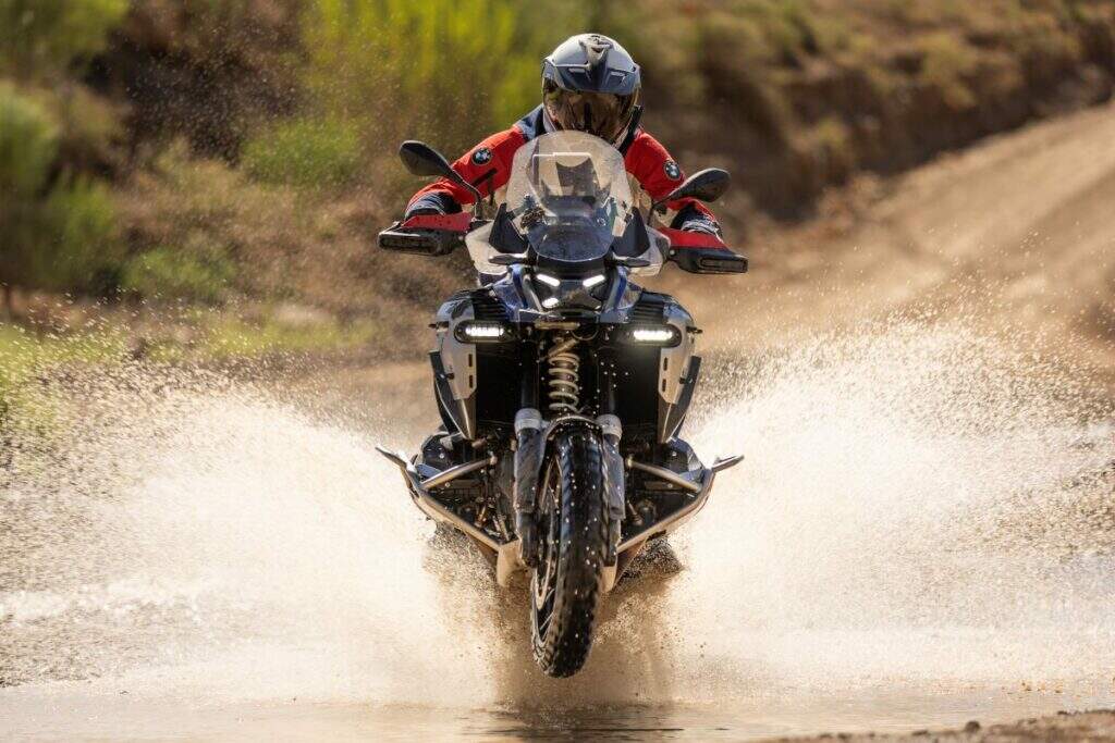 BMW R 1300 GS Adventure: imponente, moderna e sempre pronta para aventuras
