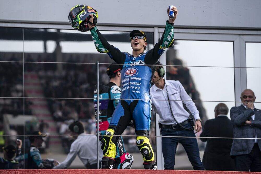 Diogo Moreira vence em Portimão e fica a um passo do título da Moto2