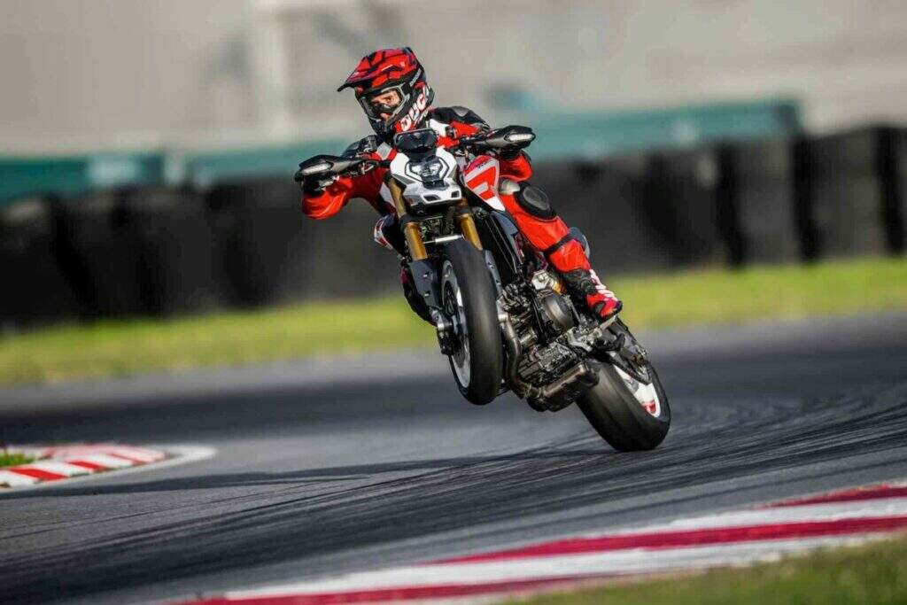 Ducati Hypermotard V2 renasce com mais potência e menos peso