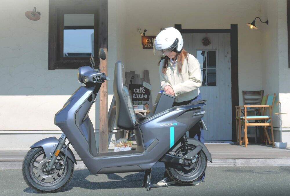 Yamaha apresenta scooter elétrico urbano com baterias da Honda