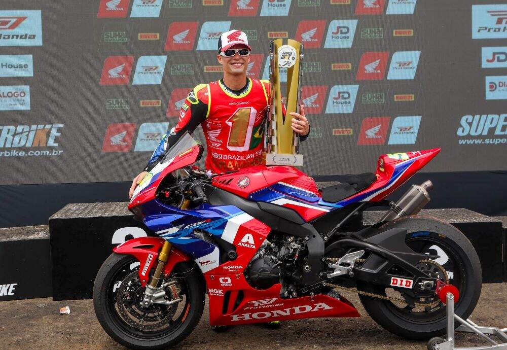 Eric Granado é hexa no SuperBike Brasil; Honda confirma 12º título