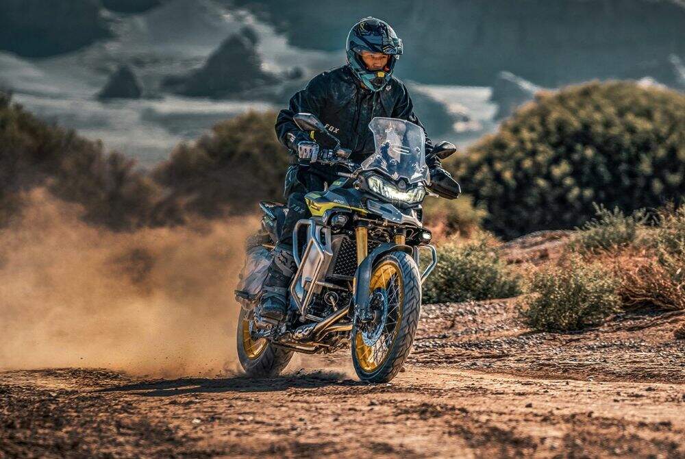 Voge anuncia primeiras motos para o Brasil: DS900X e SR4 Max