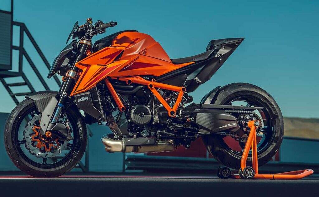 KTM 1390 Super Duke RR 2026 é a versão mais radical da laranja mecânica
