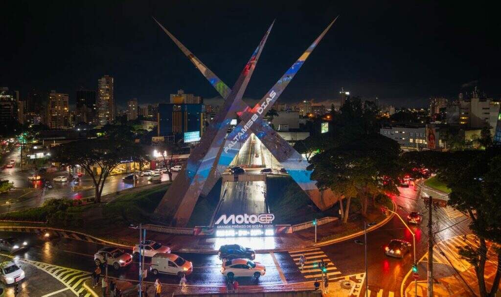 Monumento de contagem regressiva para MotoGP é aberto em Goiânia