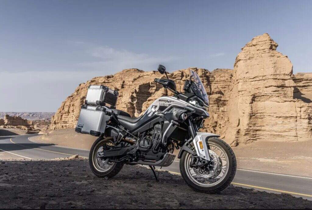 CFMoto apresenta nova CFMoto 800MT-ES com suspensão semi ativa KYB