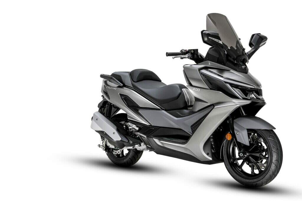 Novo SYM Cruisym aposta em motor maior e pacote tecnológico completo