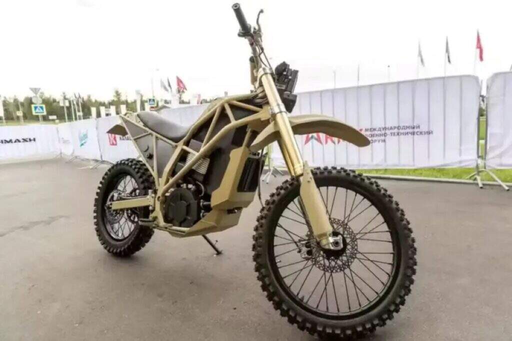 Kalashnikov Izh Enduro: a moto russa que é uma ferramenta de guerra para o trabalho