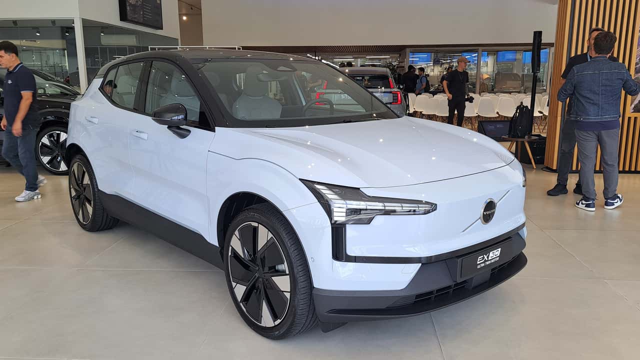 Volvo EX30 com 2 motores e 428 cv tem os preços anunciados no Brasil