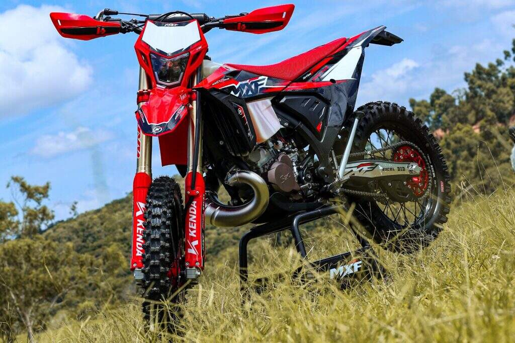 MXF 300 TSX-R é nova moto brasileira para enduro com motor 2 tempos