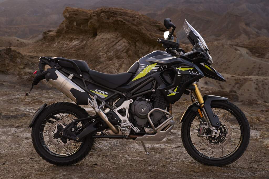 Triumph Tiger 900 e 1200 Alpine e Desert Edition chegam oficialmente ao Brasil