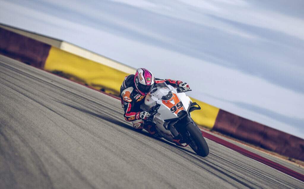 KTM lança 990 RC R Track: uma moto com alma das pistas