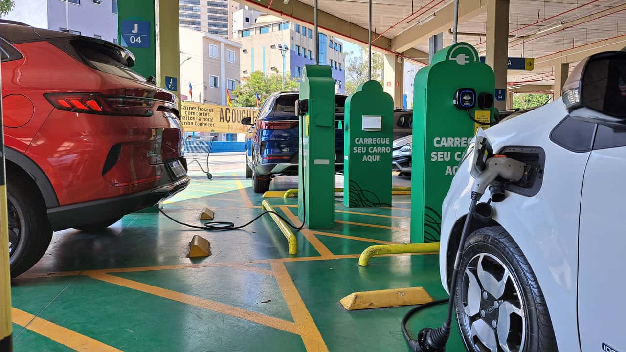 Eletrificados crescem 92% e já chegam a 14% do mercado no Brasil