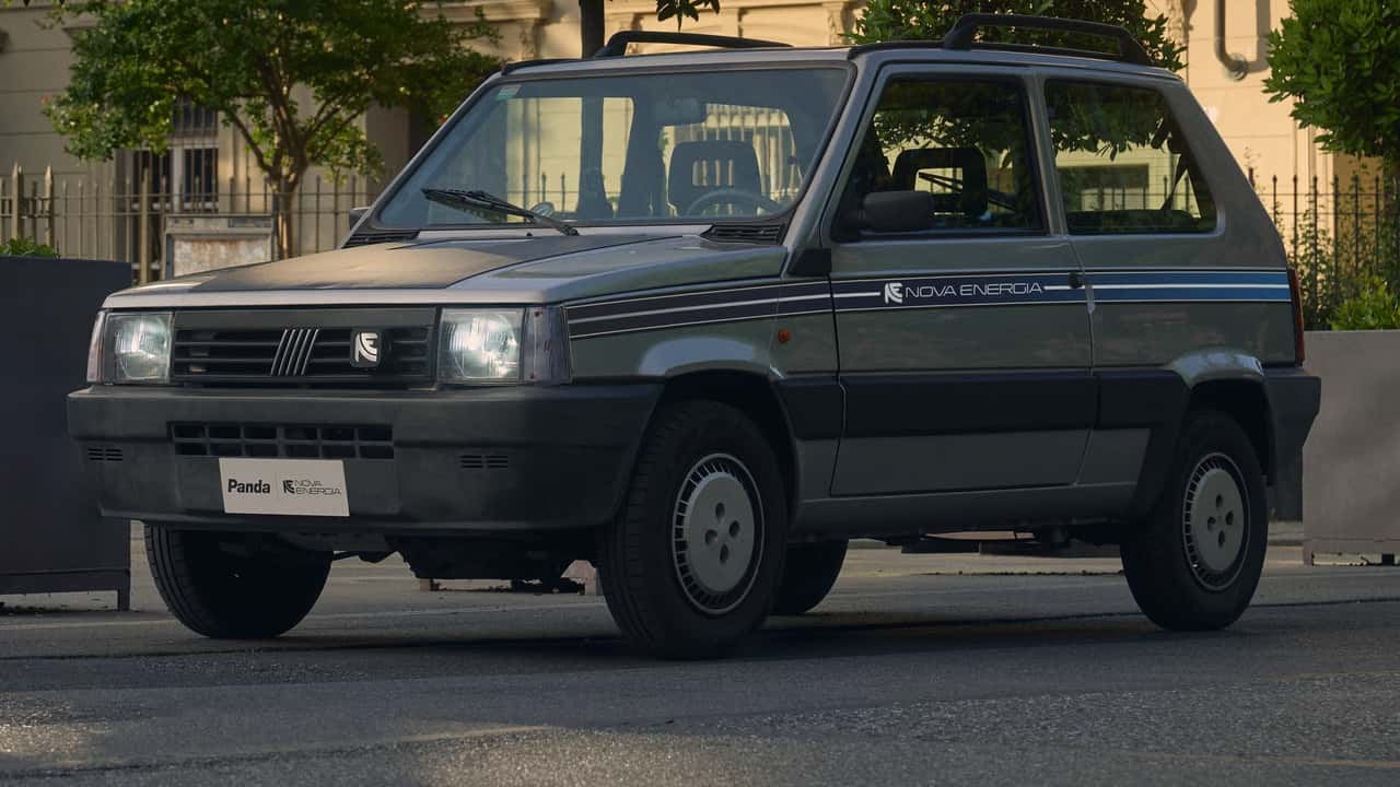 Irmão do Fiat Uno vira carro elétrico em projeto de baixo custo